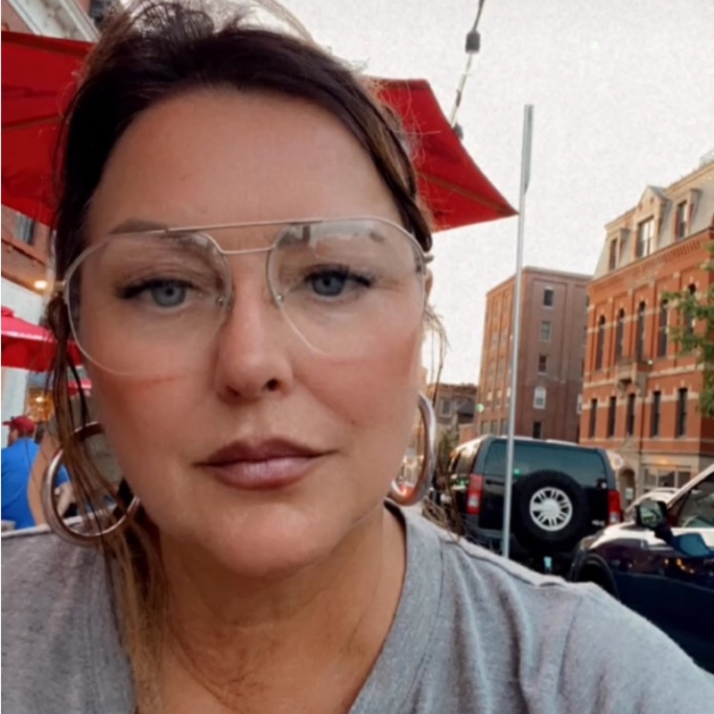 Meet your Posher, Amelia